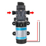 Pompe à eau noir avec une étiquette grise et bleue