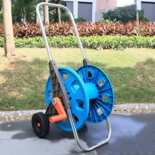 Dévidoirbleu de tuyau d'eau avec une poignée orange et un chariot