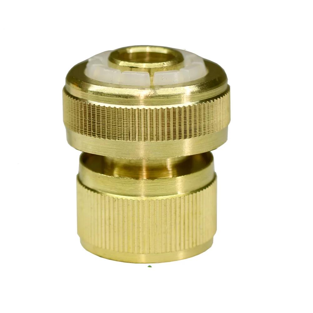 Raccord de tuyau d'arrosage doré