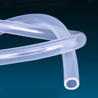 Tuyau en plastique transparent noué